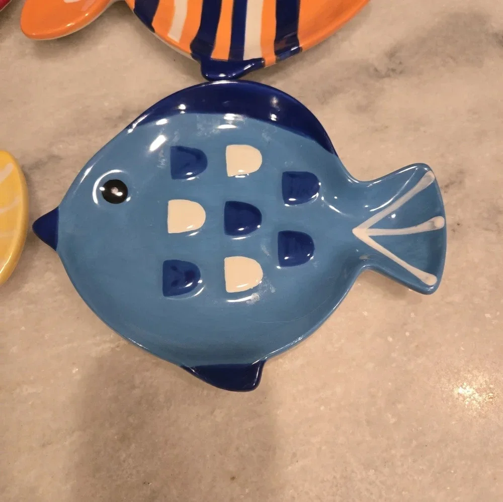 Colorful Fish‑Shaped Ceramic Dishes – Set of 4